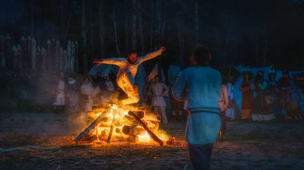 Mit Freunden am Feuer